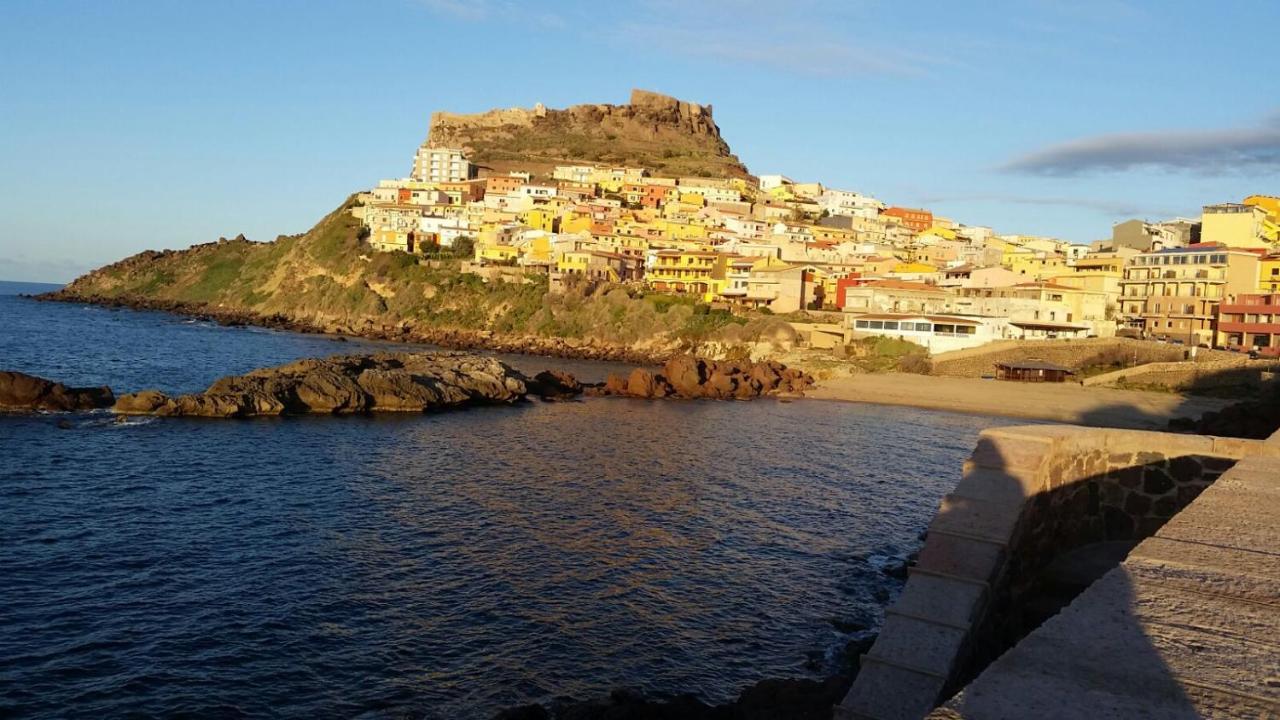 La Tartaruga Spiaggiata - Bilocale Centrale A Pochi Metri Dalla Spiaggia Кастельсардо Экстерьер фото
